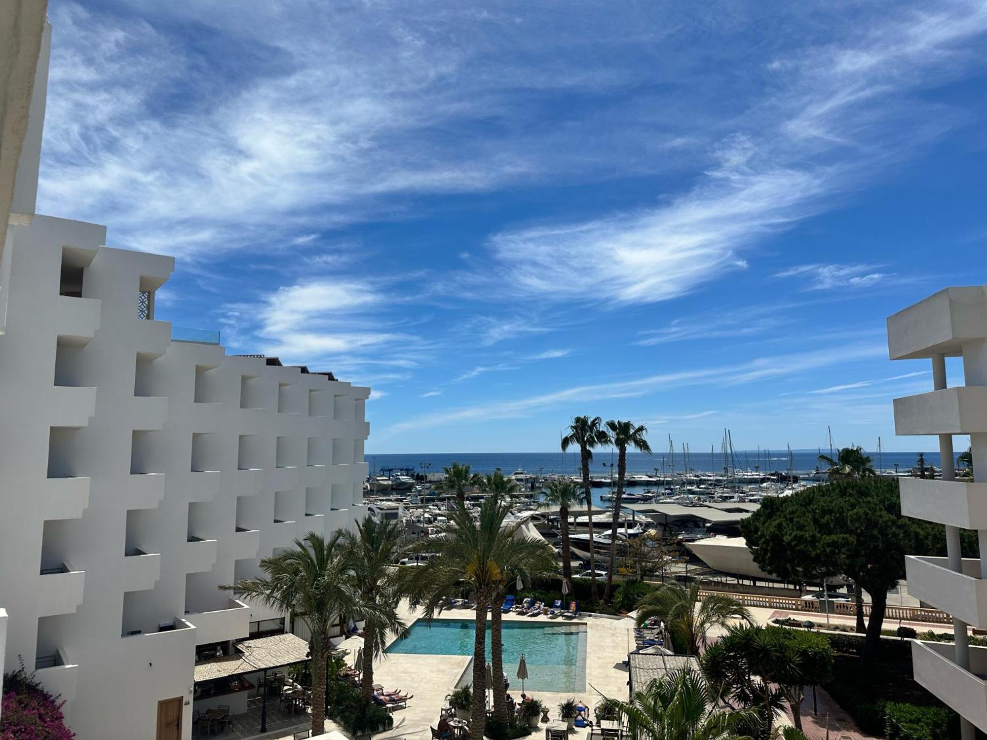 Hotel Tres Torres Santa Eularia des Riu Esterno foto