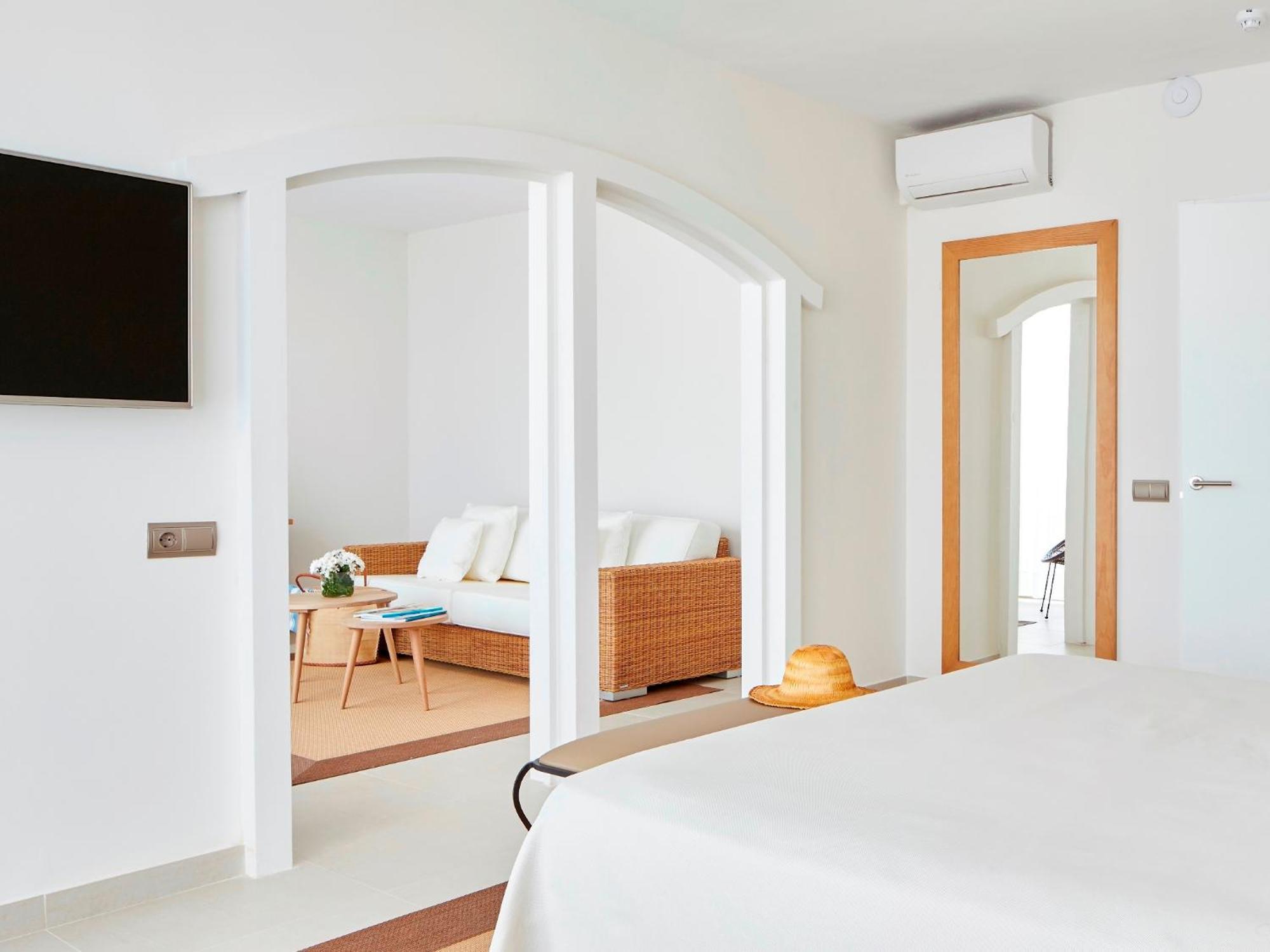 Hotel Tres Torres Santa Eularia des Riu Camera foto
