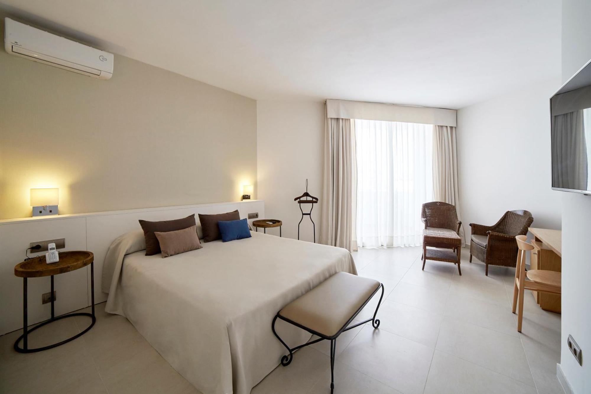 Hotel Tres Torres Santa Eularia des Riu Camera foto