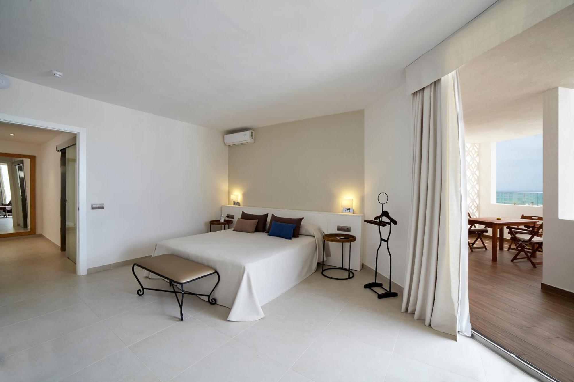Hotel Tres Torres Santa Eularia des Riu Camera foto